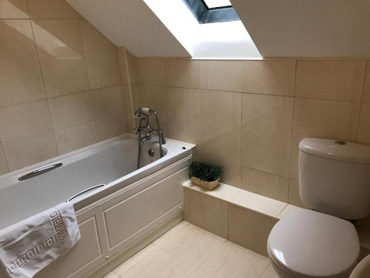 Crowthorne, Bookham Court Villa ดอร์เชสเตอร์ ภายนอก รูปภาพ